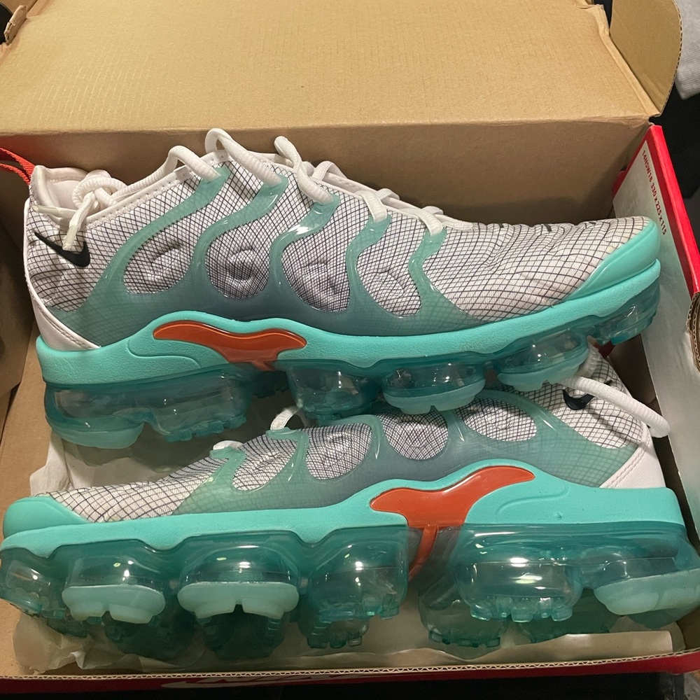 Brand new Nike vapor max , Miami dolphins color